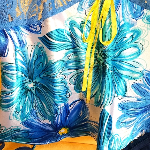 2 blue camisoles, size medium, 1 satin, 1 stretch cotton. - Picture 5 of 9